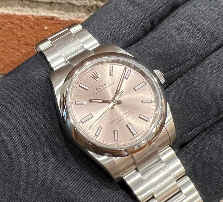 ユニセックスなサイズ感　Ref.124200