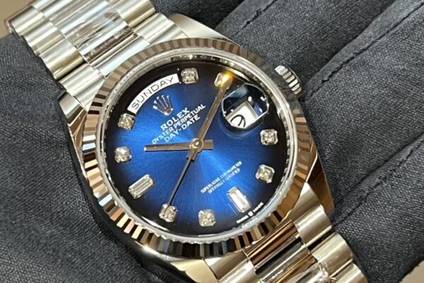 金無垢モデルながら、使い勝手の良い見た目＆サイズ感 Ref.128239A