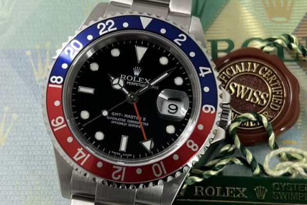 現行とは異なるスッキリとした雰囲気　Ref.16710