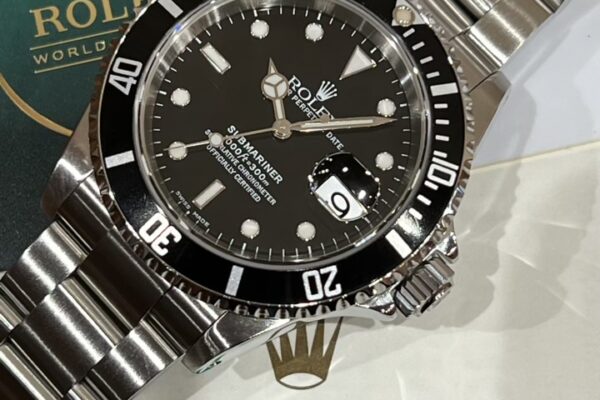 独特な渋さと光沢感を併せ持つ人気モデル　Ref.16610