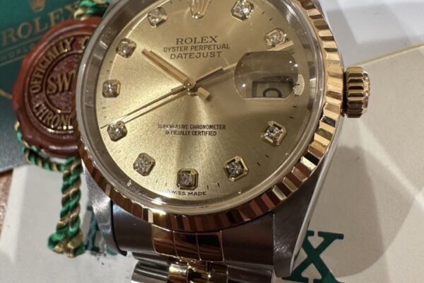 エレガントさが際立つ淡いシャンパンダイヤル　Ref.16233G