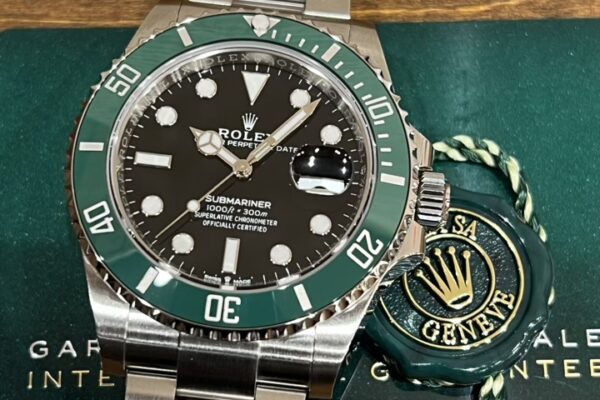 深みのあるカラーリングの前期ベゼル搭載モデル　Ref.126610LV