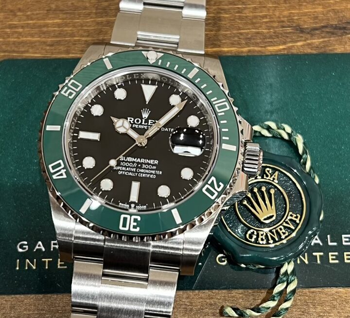 深みのあるカラーリングの前期ベゼル搭載モデル　Ref.126610LV