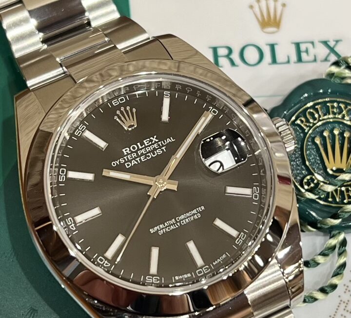 流行に左右されない安定のブラックダイヤル　Ref.126300