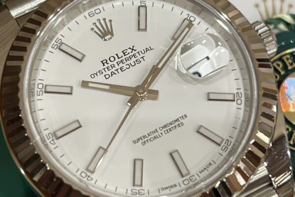 柔らかな印象の人気スタンダードモデル Ref.126334