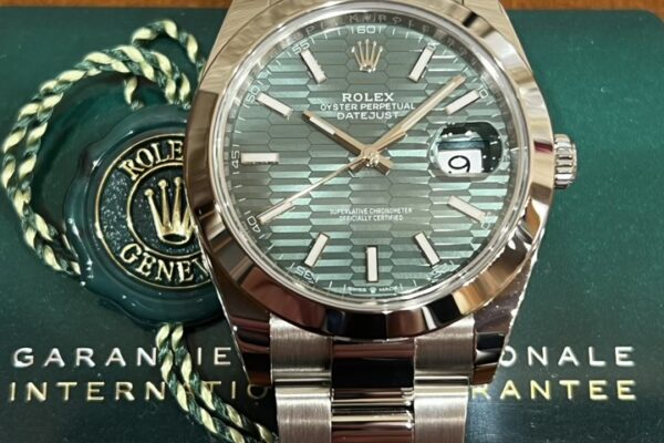 深みの中に柔らかさを感じられるミントグリーン　Ref.126300