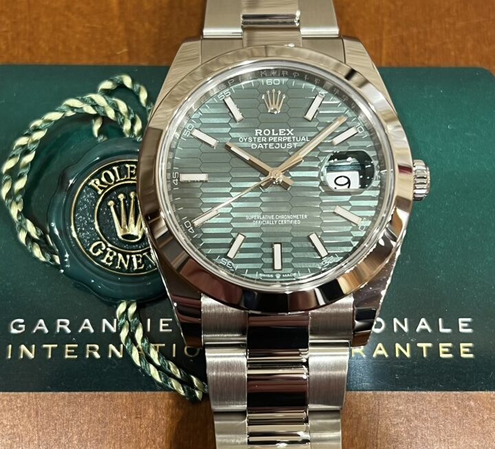 深みの中に柔らかさを感じられるミントグリーン　Ref.126300