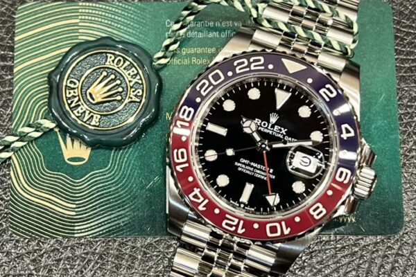 モデルを象徴するカラーリング　Ref.126710BLRO