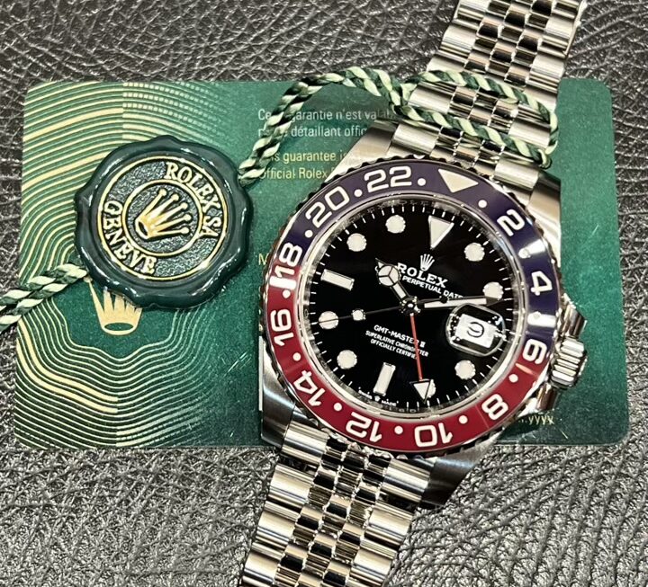 モデルを象徴するカラーリング　Ref.126710BLRO