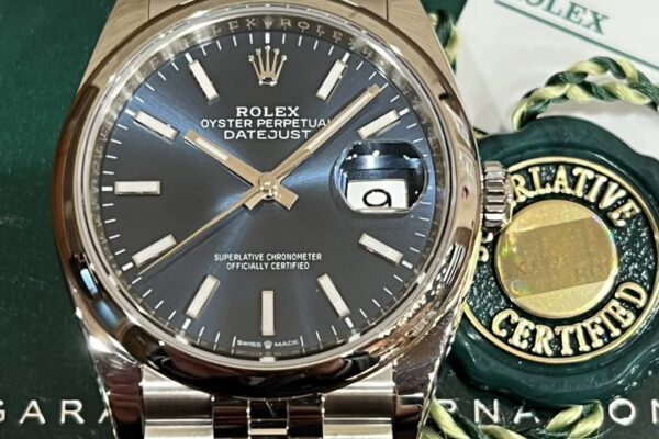 上品さと深みを感じるブルーダイヤル　Ref.126200