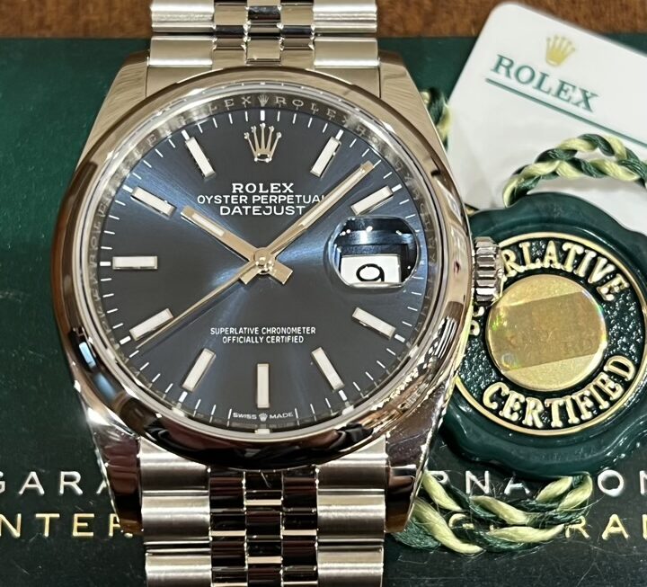 上品さと深みを感じるブルーダイヤル　Ref.126200