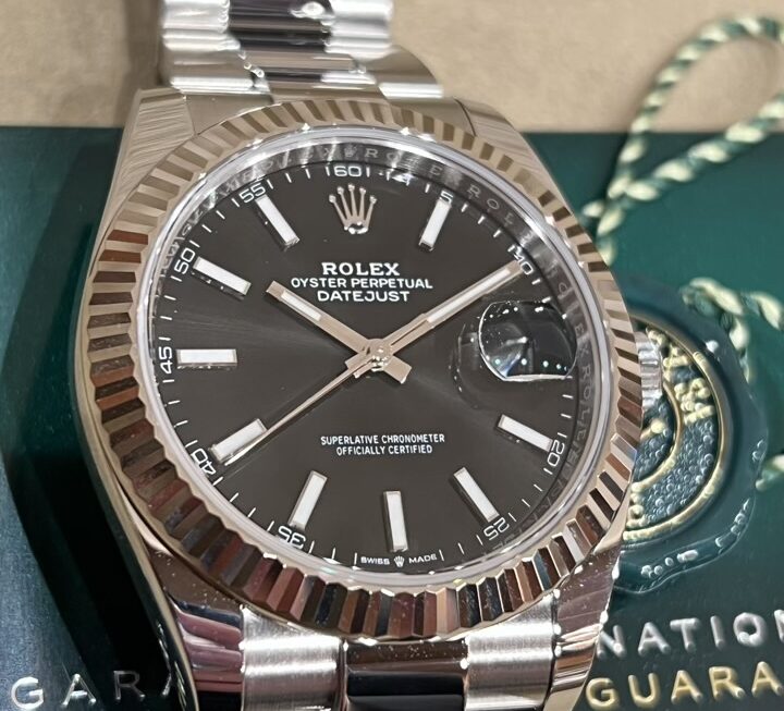 洗練されたシックなドレスウォッチ　Ref.126334