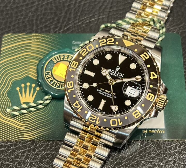 シックなベゼルカラーとゴールドの組み合わせ　Ref.126713GRNR