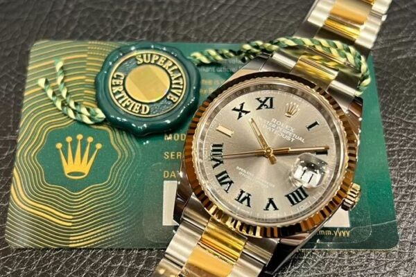 グリーンのローマ数字が特徴的なダイヤル　Ref.126233