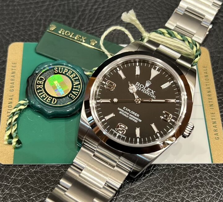 様々なシーンで活用しやすいシンプルモデル Ref.214270