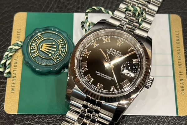 スッキリとした見た目のコンシールドクラスプ　Ref.116234