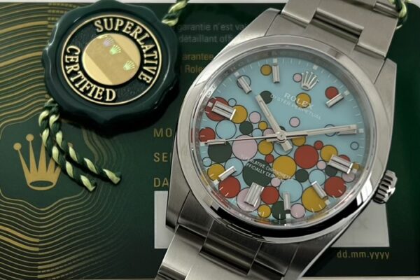 カラフルでポップなデザイン Ref.126000