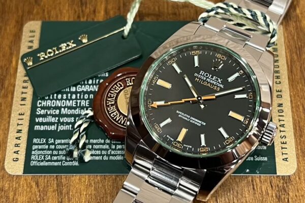 モデルの特性をあらわしたイナズマ針 Ref.116400GV