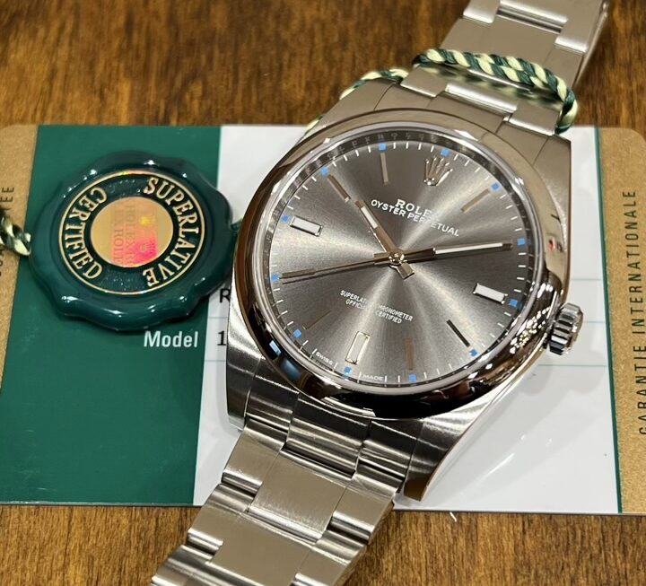 水色のインデックスが目を惹きます Ref.114300