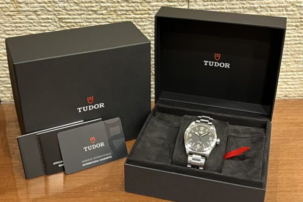 レトロモダンなデザイン Ref.79950-0001