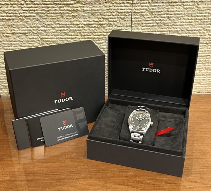 レトロモダンなデザイン Ref.79950-0001