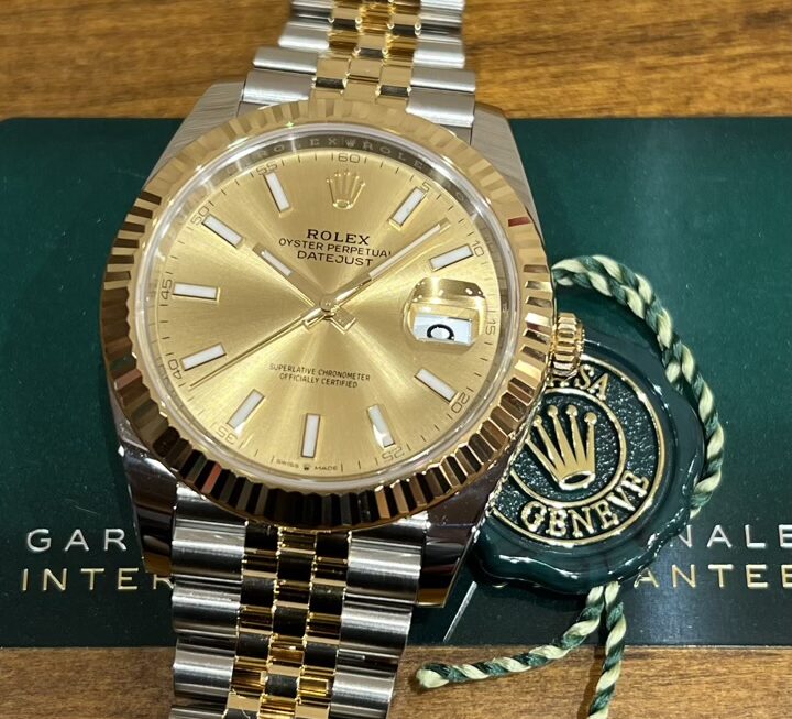 華やかな輝きを放つ王道組み合わせの一本　Ref.126333