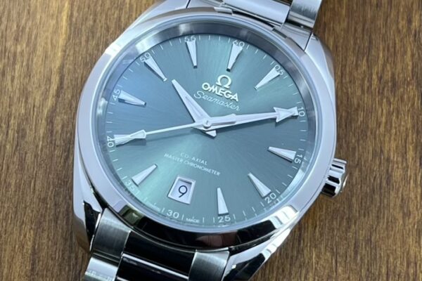 日常使いしやすいシンプルなデザイン Ref.220.10.38.20.10.002