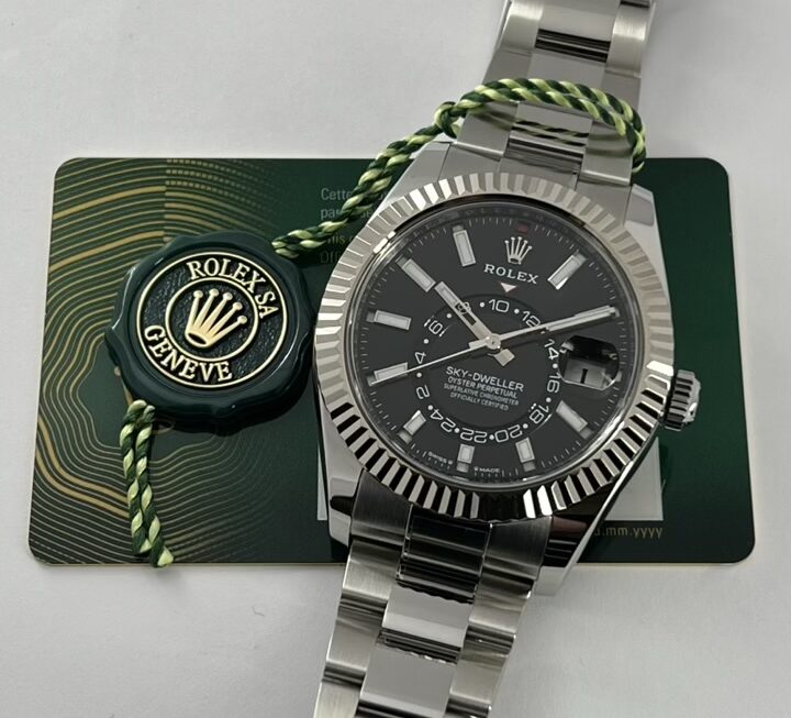 複雑機構が搭載された個性的なデザインの一本 Ref.336934