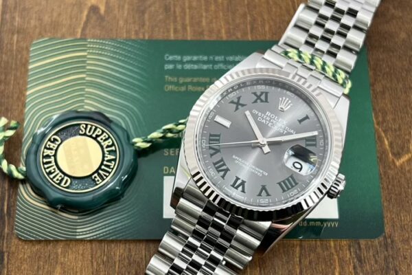 グリーンのローマ数字がお洒落です。 Ref.126234