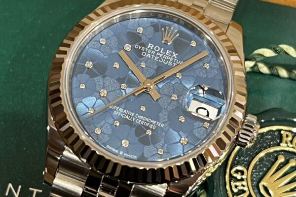 華やかなダイヤルデザインが魅力的な一本　Ref.278274